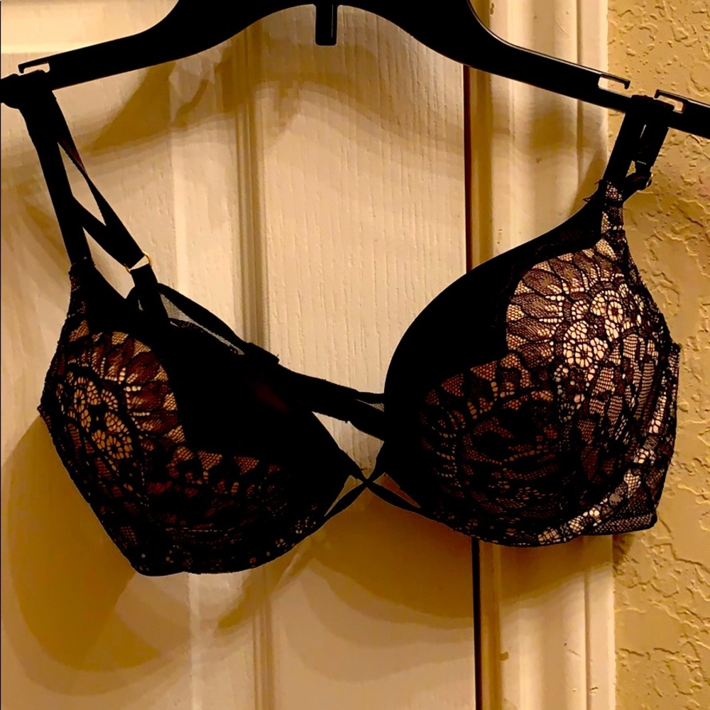 Victoria’s Secrets Bombshell Plunge